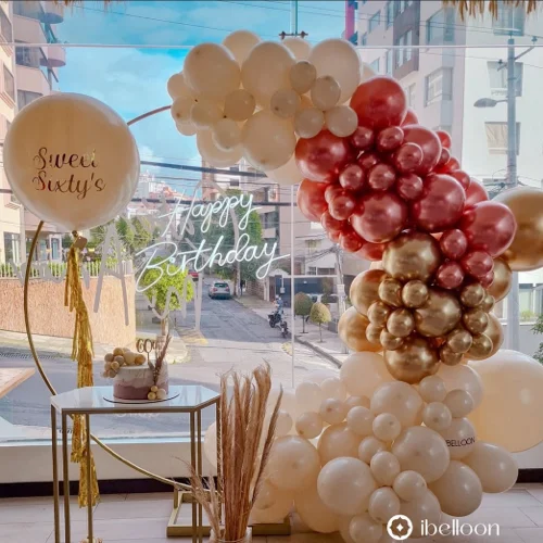 arreglo globos dorados quito